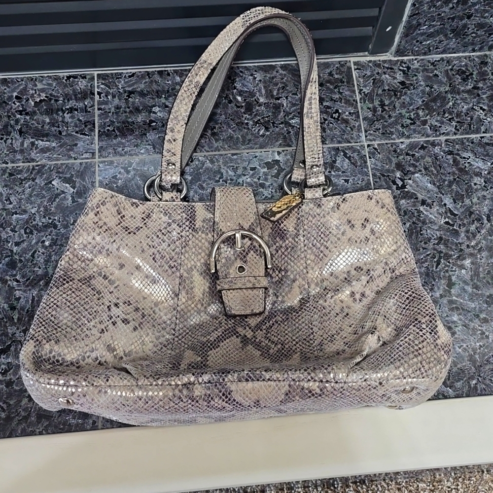 Vintage COACH bag in excellent condition comes from a no-smoking home.